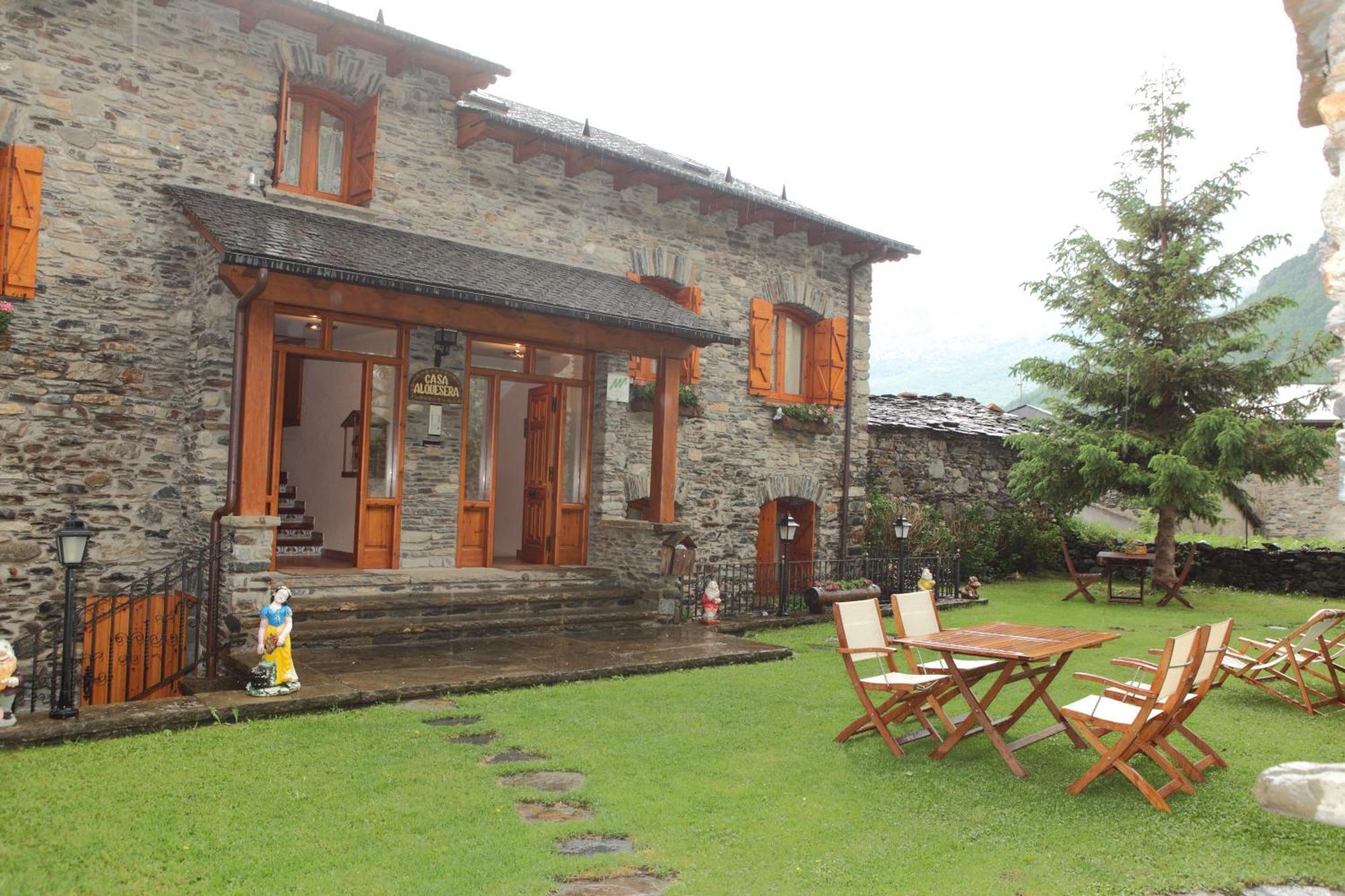 Apartamentos Albá Casa Alquesera Sahun Exterior foto
