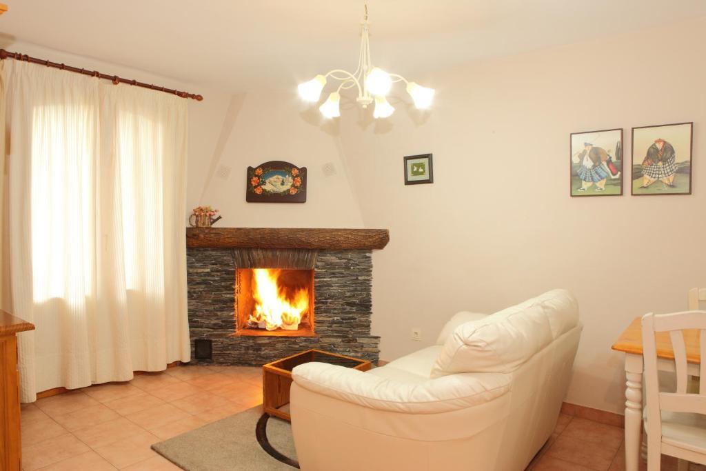 Apartamentos Albá Casa Alquesera Sahun Quarto foto