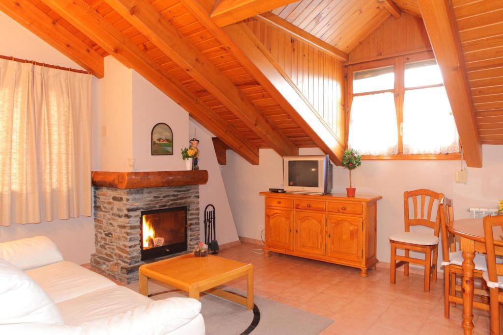 Apartamentos Albá Casa Alquesera Sahun Quarto foto